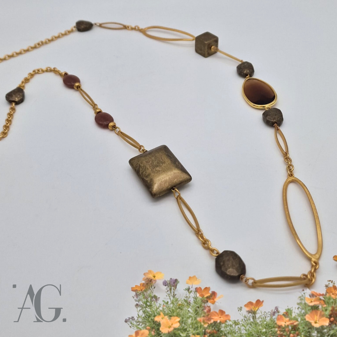 RESIN AND HARD STONES NECKLACE