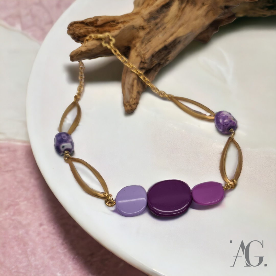 RESIN AND HARD STONES NECKLACE