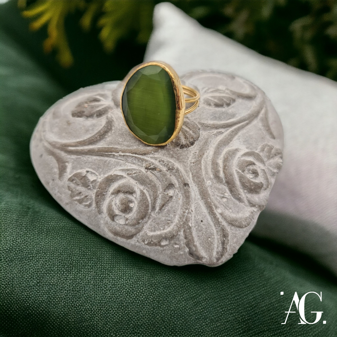 ELEGANCE DROP RING OLIVE GREEN