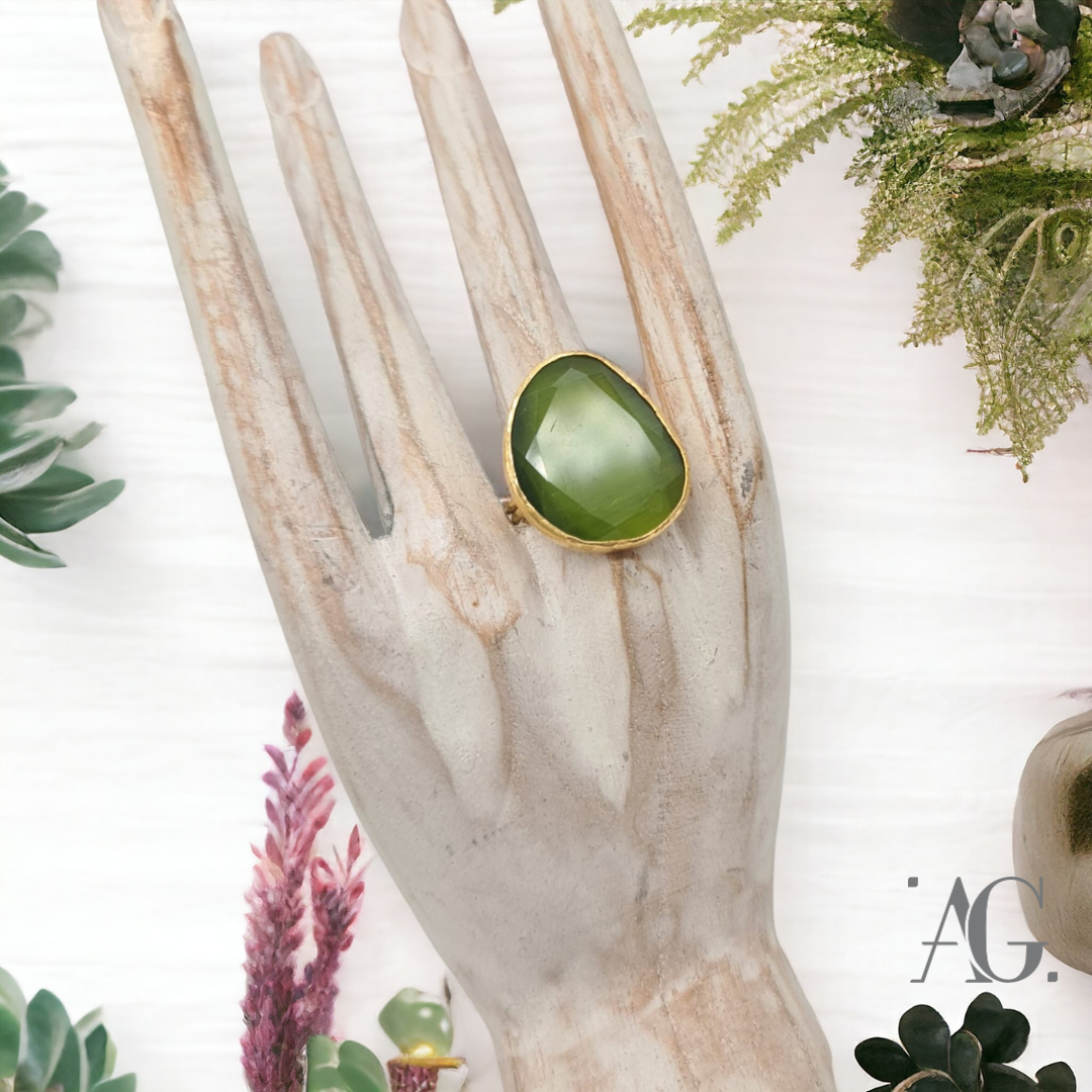 ELEGANCE DROP RING OLIVE GREEN