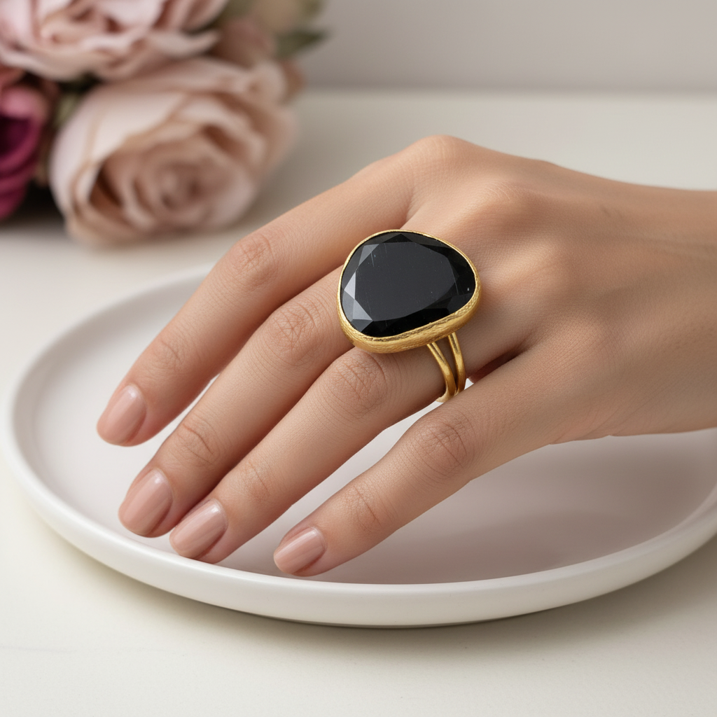 Anello Elegance Goccia Nero indossato - onice nero