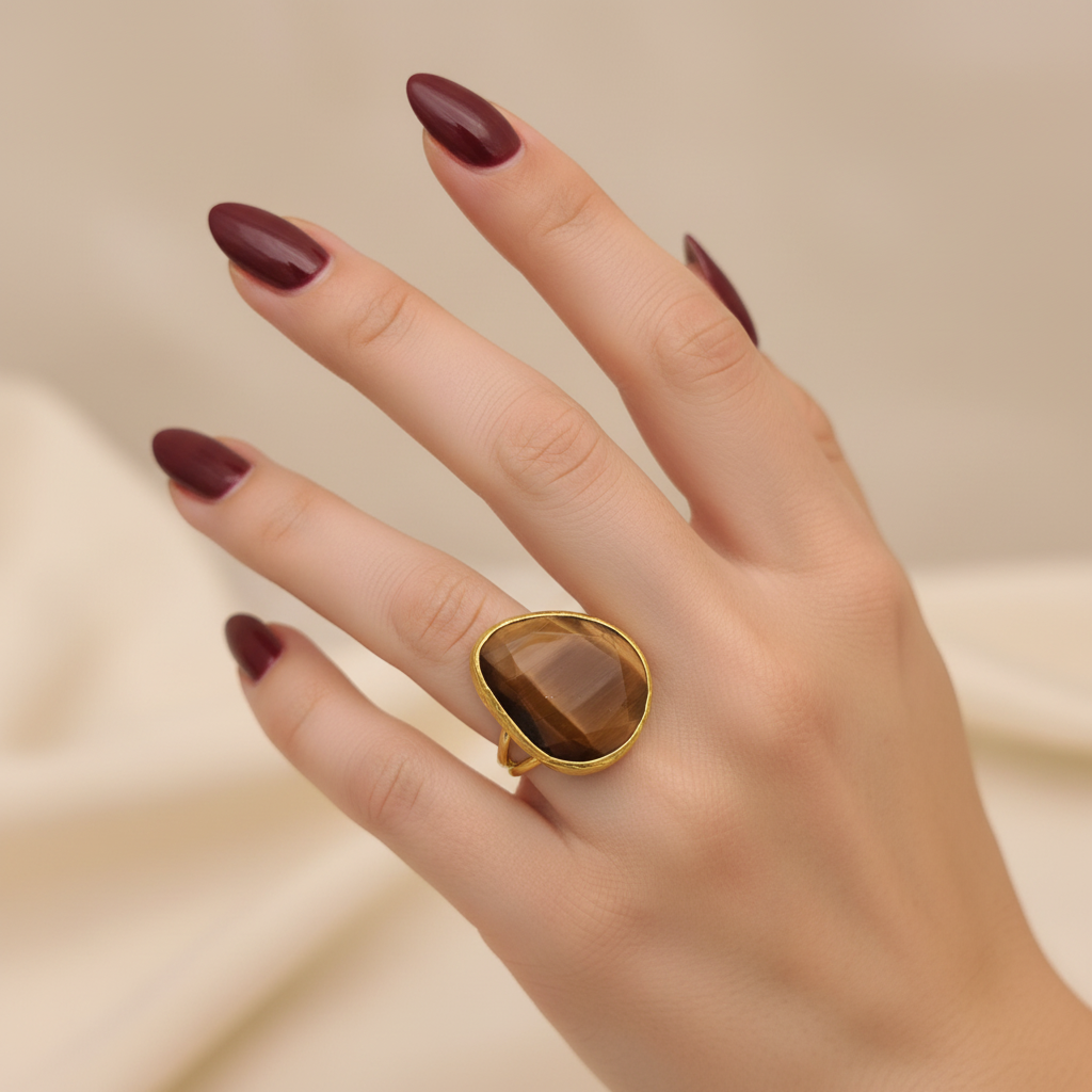 Anello Elegance Goccia Visone indossato