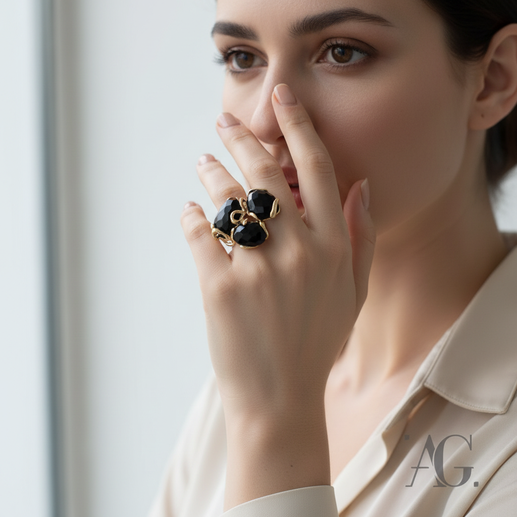 Anello Elegance Trilogy Nero indossato